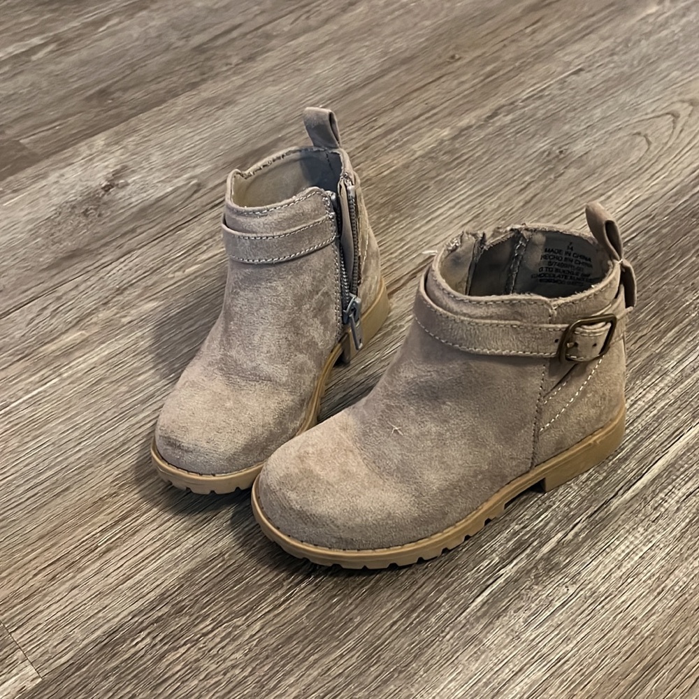Old navy booties. GUC. Size 7.